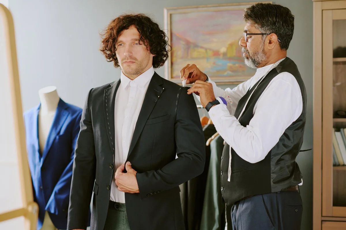 Costume homme sur mesure : la coupe qui transforme un vestiaire masculin